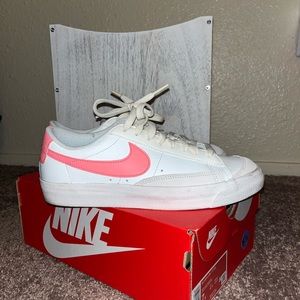 Nike blazers low